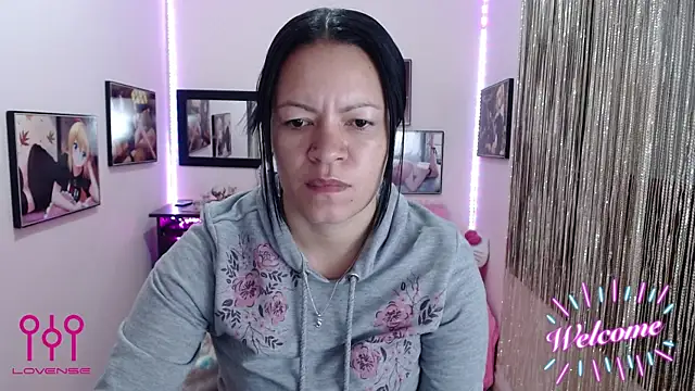 Snapshot of Cristal_w chatting on October 2025 01:39:02 PM Cristal w online show from October 2025 01:39:02 PM