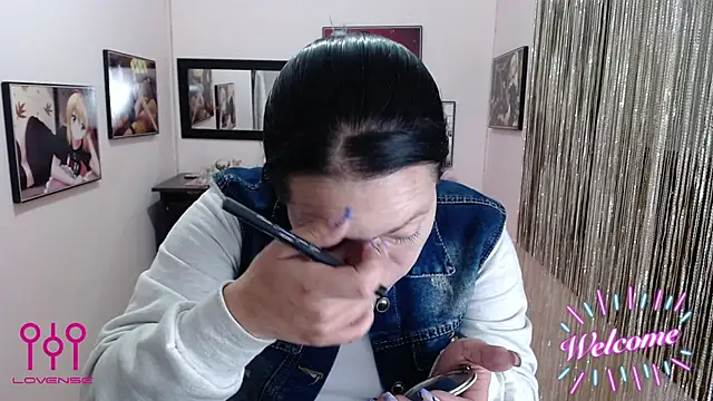 Snapshot of Cristal_w chatting on October 2025 12:46:02 PM Cristal w online show from October 2025 12:46:02 PM