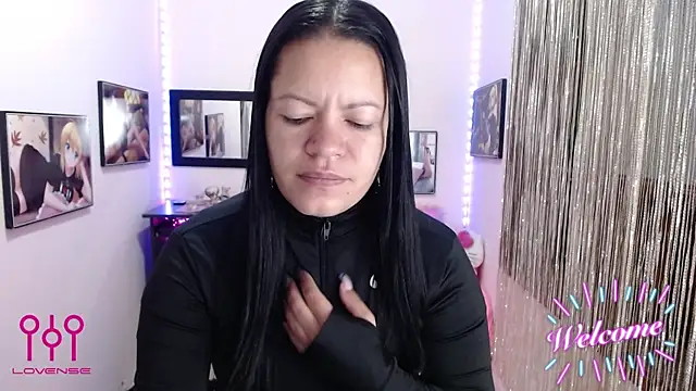 Snapshot of Cristal_w chatting on October 2025 12:24:02 PM Cristal w online show from October 2025 12:24:02 PM