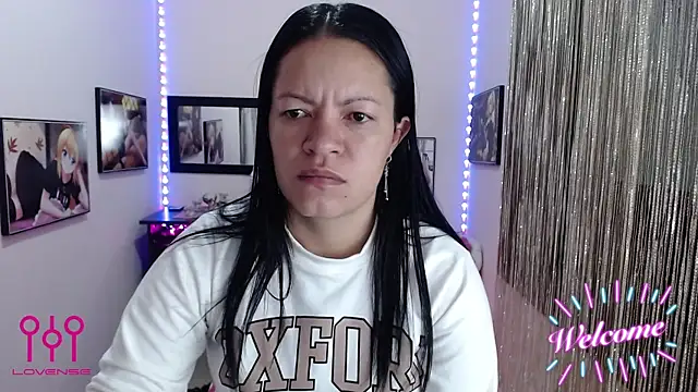 Snapshot of Cristal_w chatting on October 2025 12:47:01 PM Cristal w online show from October 2025 12:47:01 PM