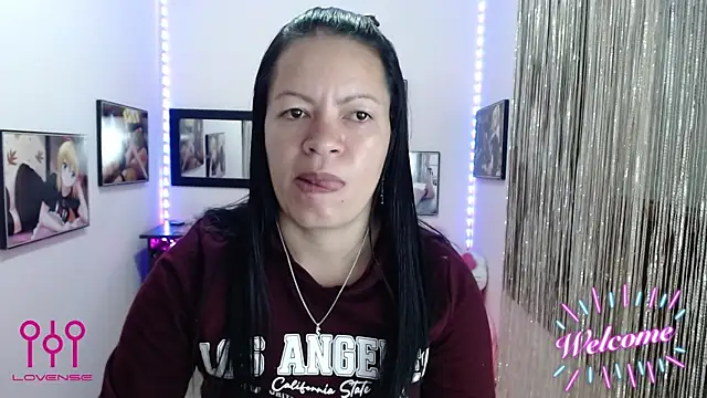 Snapshot of Cristal_w chatting on October 2025 01:20:01 PM Cristal w online show from October 2025 01:20:01 PM