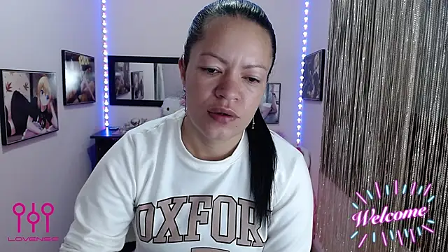 Snapshot of Cristal_w chatting on October 2025 01:32:02 PM Cristal w online show from October 2025 01:32:02 PM