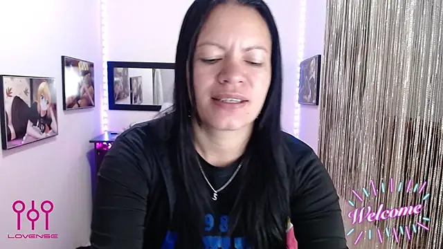 Snapshot of Cristal_w chatting on October 2025 12:50:01 PM Cristal w online show from October 2025 12:50:01 PM