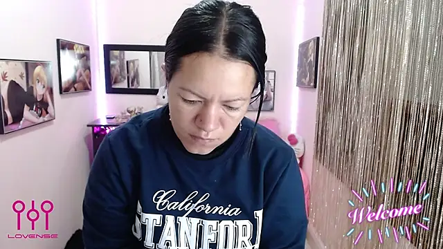 Snapshot of Cristal_w chatting on October 2025 12:39:01 PM Cristal w online show from October 2025 12:39:01 PM