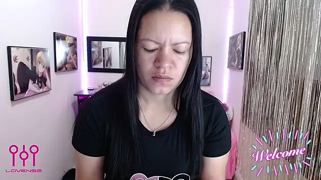 Snapshot of Cristal_w chatting on October 2025 01:56:02 PM Cristal w online show from October 2025 01:56:02 PM