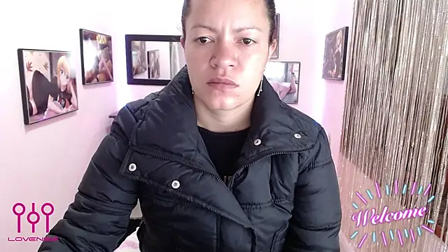 Snapshot of Cristal_w chatting on October 2025 12:45:01 PM Cristal w online show from October 2025 12:45:01 PM