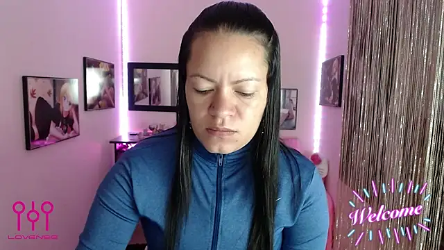 Snapshot of Cristal_w chatting on October 2025 12:30:01 PM Cristal w online show from October 2025 12:30:01 PM