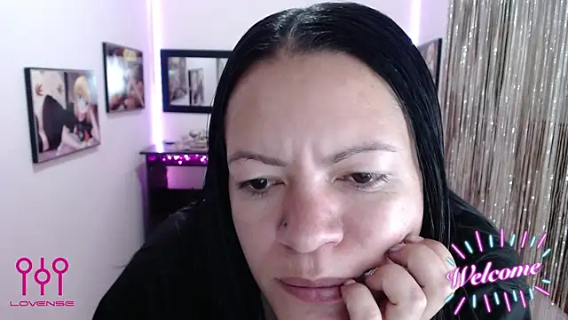 Snapshot of Cristal_w chatting on October 2025 01:12:02 PM Cristal w online show from October 2025 01:12:02 PM