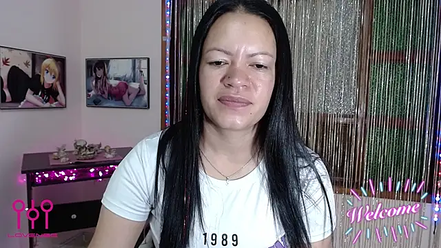 Snapshot of Cristal_w chatting on November 2025 01:46:01 PM Cristal w online show from November 2025 01:46:01 PM