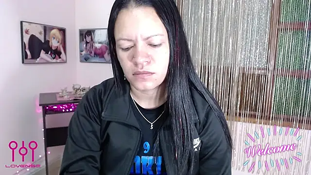 Snapshot of Cristal_w chatting on November 2025 01:10:02 PM Cristal w online show from November 2025 01:10:02 PM