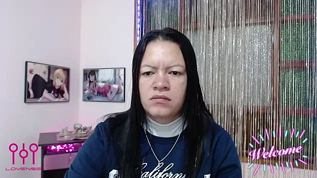 Snapshot of Cristal_w chatting on November 2025 12:49:01 PM Cristal w online show from November 2025 12:49:01 PM