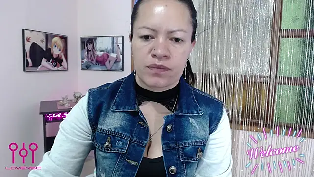 Snapshot of Cristal_w chatting on November 2025 01:11:01 PM Cristal w online show from November 2025 01:11:01 PM
