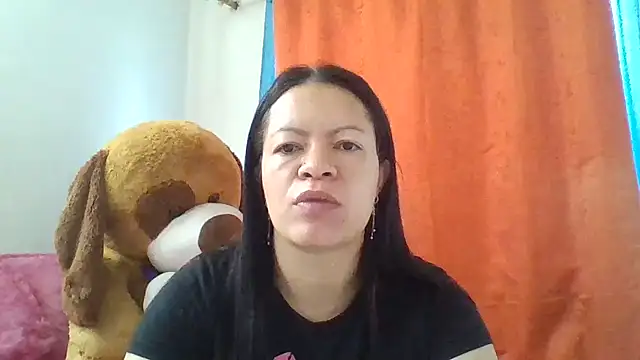 Snapshot of Cristal_w chatting on November 2025 02:34:02 PM Cristal w online show from November 2025 02:34:02 PM