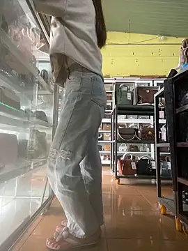 Snapshot of Rosa_998 chatting on November 2025 12:56:01 AM Rosa 998 online show from November 2025 12:56:01 AM