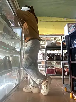 Snapshot of Rosa_998 chatting on November 2025 12:42:01 AM Rosa 998 online show from November 2025 12:42:01 AM