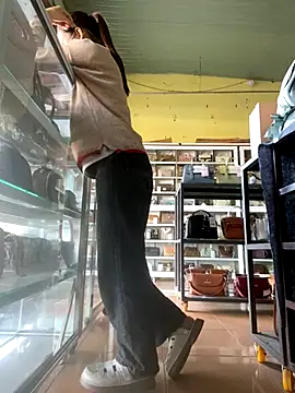 Snapshot of Rosa_998 chatting on November 2025 12:43:02 AM Rosa 998 online show from November 2025 12:43:02 AM