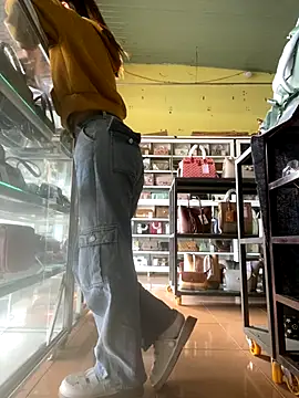 Snapshot of Rosa_998 chatting on December 2025 01:04:02 AM Rosa 998 online show from December 2025 01:04:02 AM