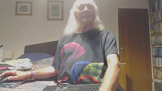 WaverlyKernow online show from April 2026 06:52:01 PM