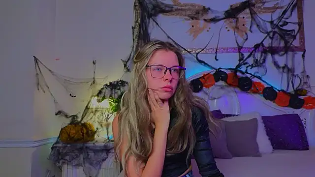 Real Tini online show from October 2025 11:50:01 AM