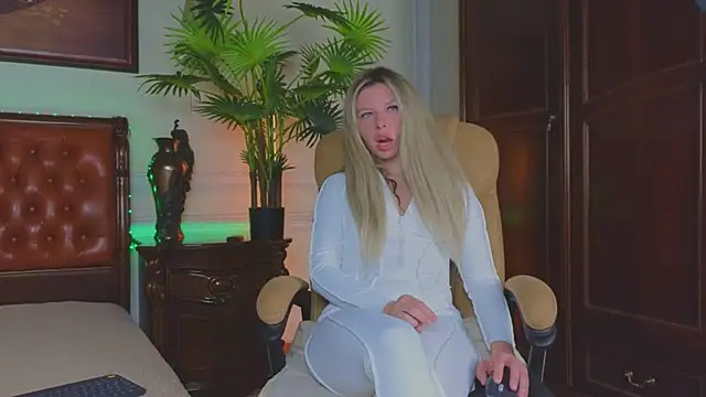 Real Tini online show from April 2026 06:18:02 AM