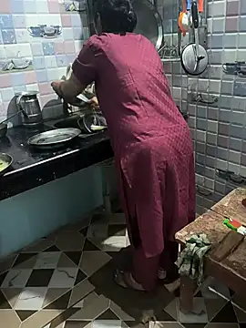 Snapshot of Crezy-Queen01 chatting on November 2025 03:45:02 PM Crezy-Queen01 online show from November 2025 03:45:02 PM