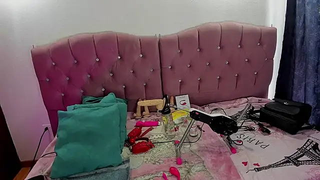 Snapshot of neeko_princes chatting on October 2025 12:05:02 PM neeko princes online show from October 2025 12:05:02 PM