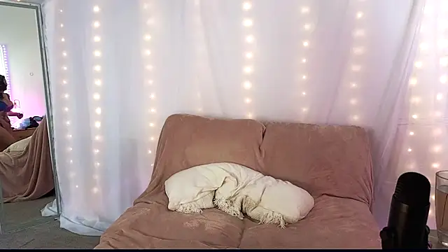 Snapshot of Aprilreign chatting on November 2025 05:38:01 AM Aprilreign online show from November 2025 05:38:01 AM