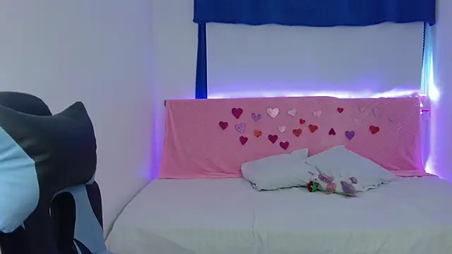 Lia 14  online show from February 2025 05:24:01 PM