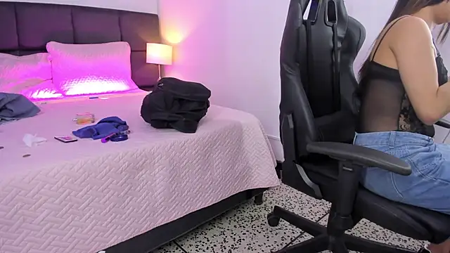 Snapshot of Megan_Miles02 chatting on March 2025 02:32:01 AM Megan Miles02 online show from March 2025 02:32:01 AM