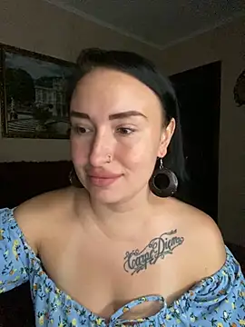 Snapshot of Roxana_Bell chatting on June 2026 08:01:02 PM Roxana Bell online show from June 2026 08:01:02 PM