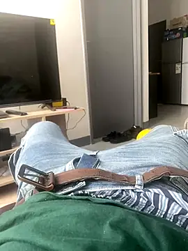 Snapshot of liluxxx32 chatting on December 2025 11:48:01 AM liluxxx32 online show from December 2025 11:48:01 AM