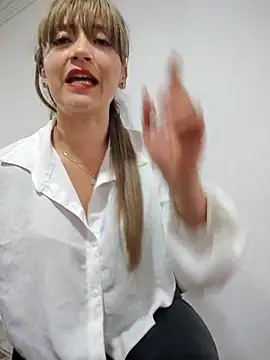 Snapshot of tata_laima__ chatting on November 2025 04:28:02 PM tata laima online show from November 2025 04:28:02 PM