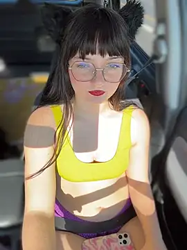 urpuppymoon online show from February 2026 06:56:02 PM