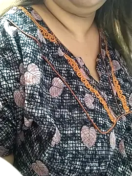 Snapshot of Ravina_patil1 chatting on February 2025 03:27:01 PM Ravina patil1 online show from February 2025 03:27:01 PM