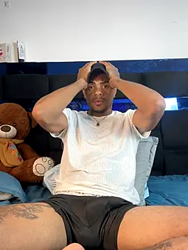 Snapshot of TysonWalkers chatting on December 2025 11:43:01 PM TysonWalkers online show from December 2025 11:43:01 PM