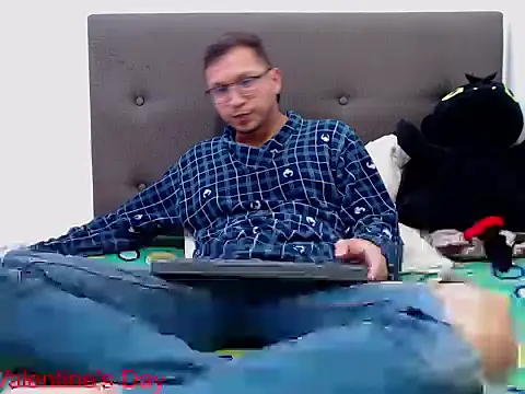 andy loverxx online show from February 2026 12:50:02 AM