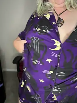 kitten0760 online show from June 2026 06:10:01 PM