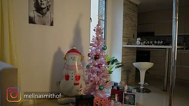 Snapshot of Melina-Smith chatting on December 2024 10:50:01 PM Melina-Smith online show from December 2024 10:50:01 PM