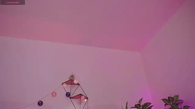 Eyleen 24 online show from December 2025 07:53:02 PM