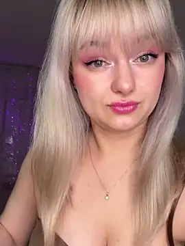 Snapshot of Blonde20 chatting on October 2025 07:38:01 PM Blonde20 online show from October 2025 07:38:01 PM