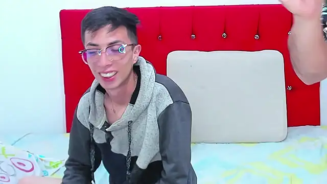 Snapshot of big-dicktop23 chatting on December 2024 05:18:02 AM big-dicktop23 online show from December 2024 05:18:02 AM