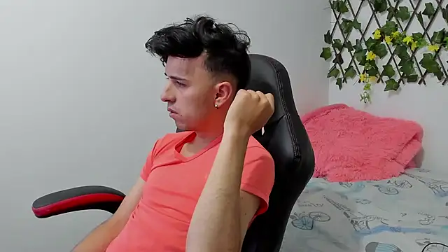 Snapshot of big-dicktop23 chatting on February 2025 04:39:02 PM big-dicktop23 online show from February 2025 04:39:02 PM