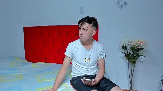 Snapshot of big-dicktop23 chatting on February 2025 10:29:02 PM big-dicktop23 online show from February 2025 10:29:02 PM