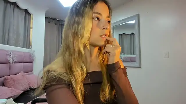 IssadoraJames online show from November 2025 08:11:02 PM