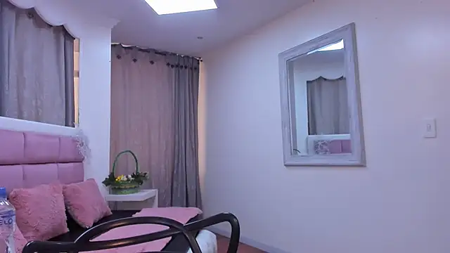 IssadoraJames online show from December 2025 07:19:02 PM