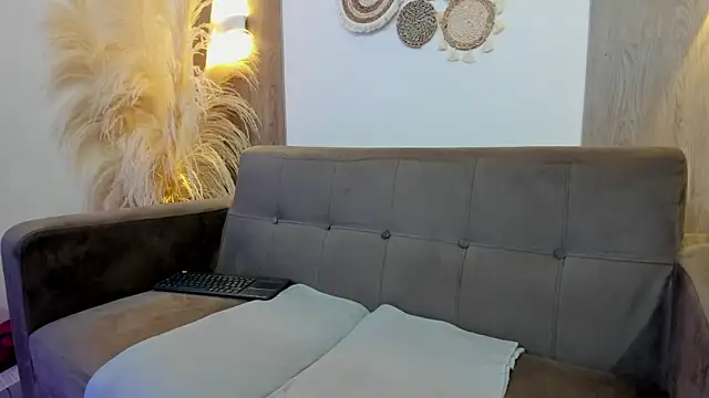 Lizzie Williams  online show from November 2025 03:21:02 AM