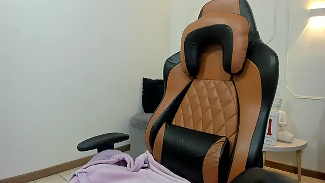 Lizzie Williams  online show from January 2026 03:11:01 AM