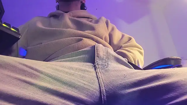 s sven03 online show from December 2025 04:55:01 AM