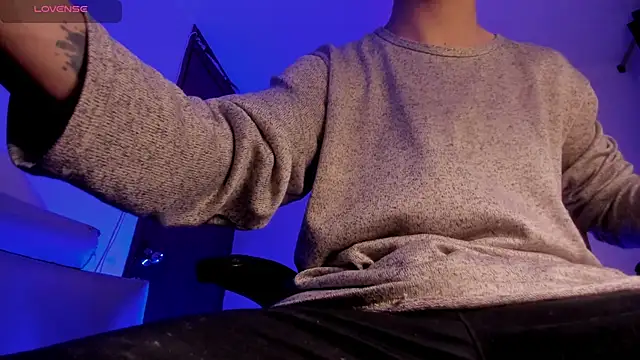 s sven03 online show from February 2026 01:46:02 AM