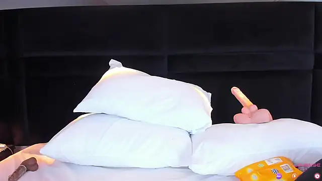 MiaStor online show from January 2025 08:46:01 PM